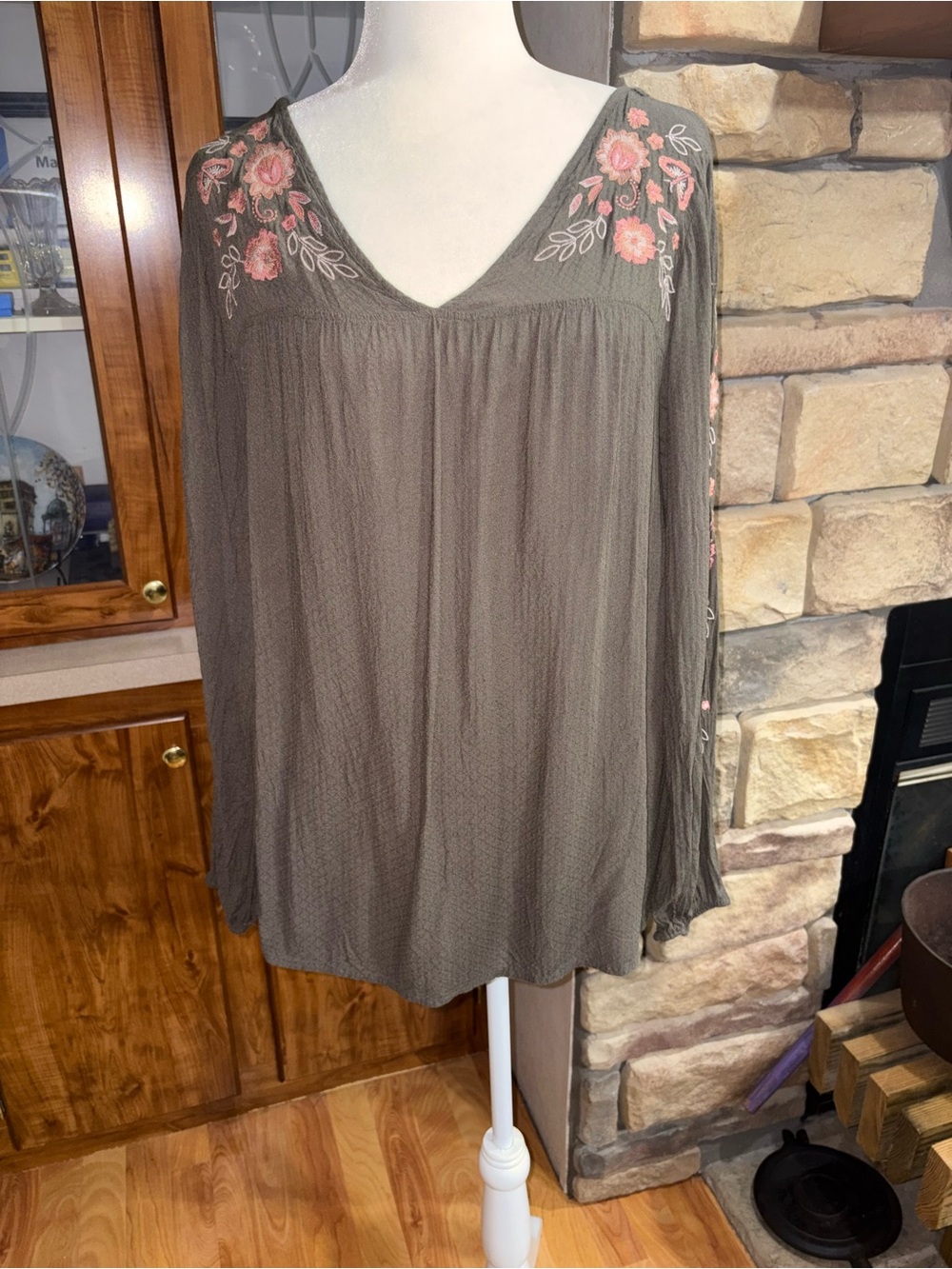 Women’s Olive Green Embroidered V-Neck Top - Floral Detail Cutout Back